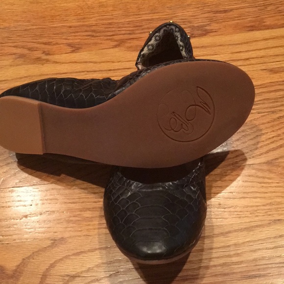 Matt Bernson Croc Embossed Ballet Flats - Picture 2 of 3
